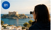 Jeune photographe au bord de la mer